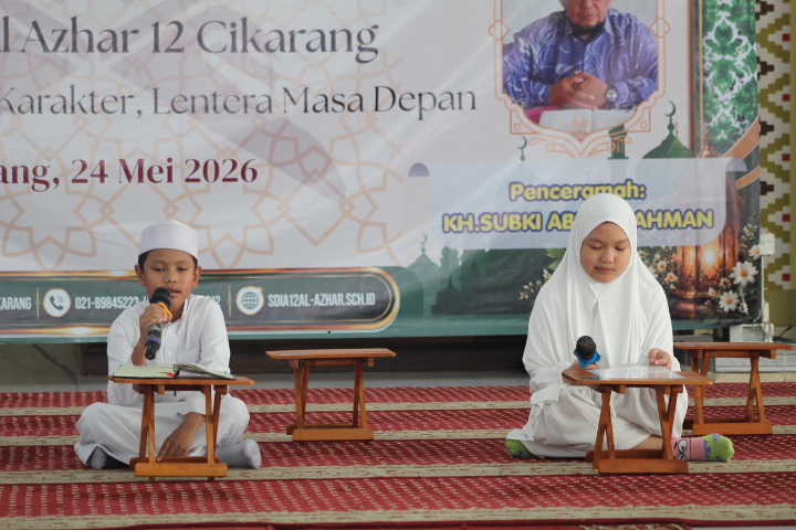 Penampilan Tilawah Al Qur'an oleh murid SD Islam AL Azhar 12 Cikarang dalam rangkaian acara Khotmul Qur'an Angkatan ke-26 yang berlangsung khidmat dan penuh makna di Masjid Raya Al Azhar Cikarang.