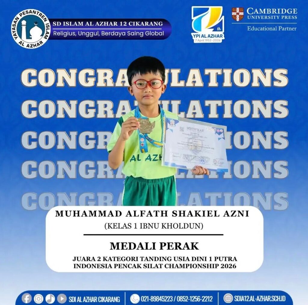 Muhammad Alfath Shakiel Azni memakai kacamata memegang medali perak Pencak Silat 2026 SD Islam Al Azhar 12 Cikarang.