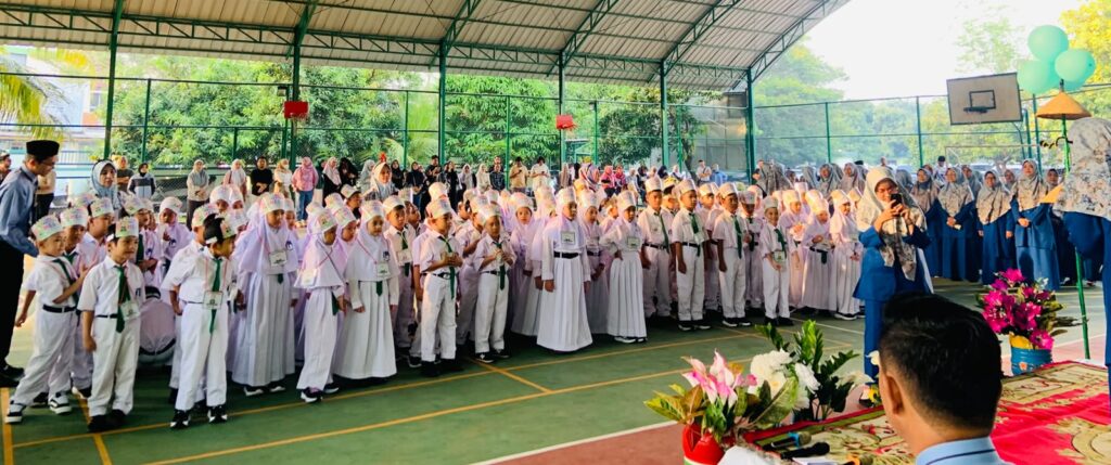 Aktivitas murid SD Islam Al Azhar 12 Cikarang dalam pembentukan karakter