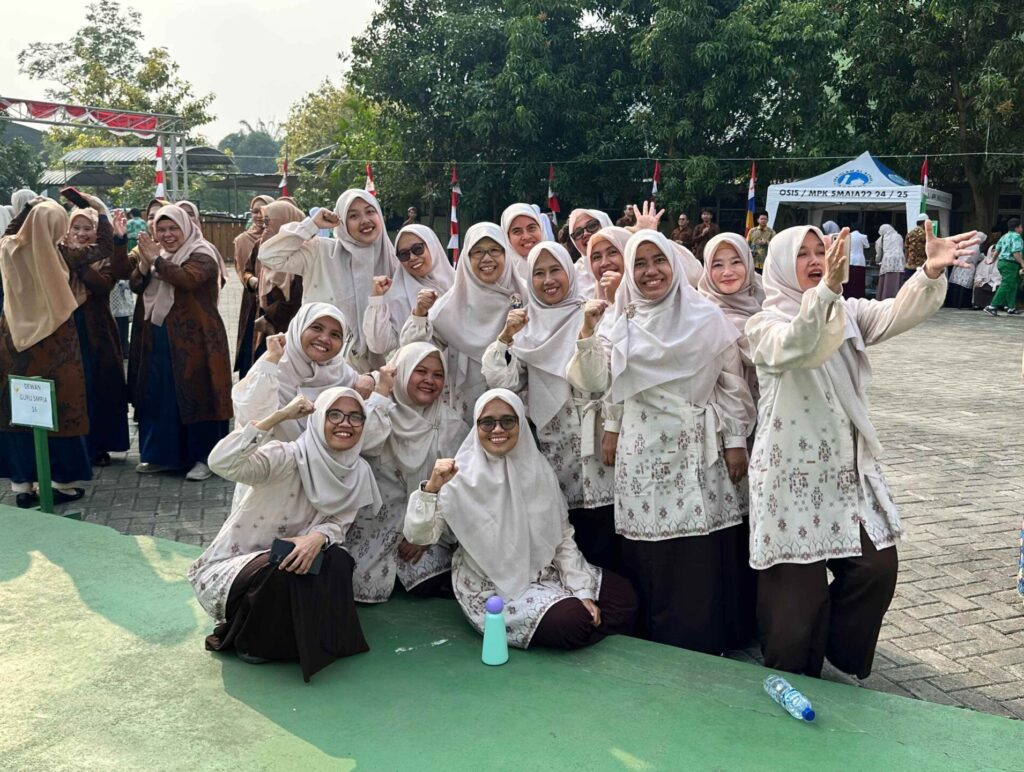 Para Guru dan Pegawai SDIA 12 Cikarang